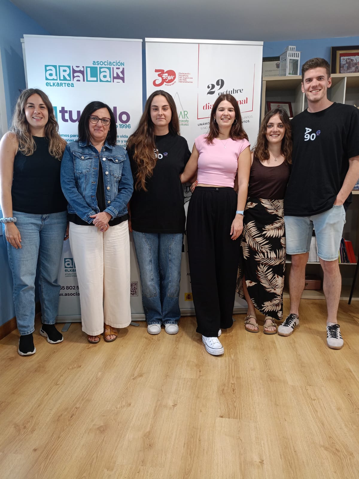 El equipo de Aralar y A90Gracos en una visita reciente a Pamplona